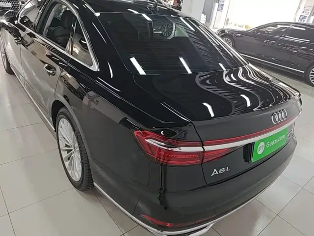 Audi A8 — Фото автомобиля 5
