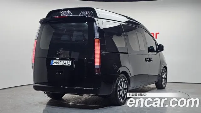 Hyundai Staria Staria 4WD Lounge 9 мест — Фото автомобиля 2