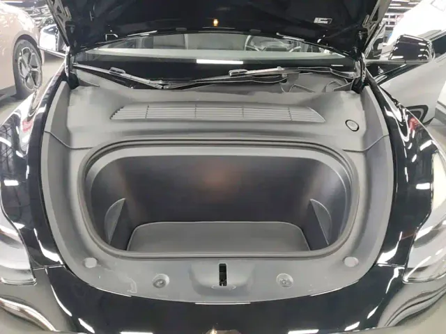 Tesla Model Y — Фото автомобиля 19
