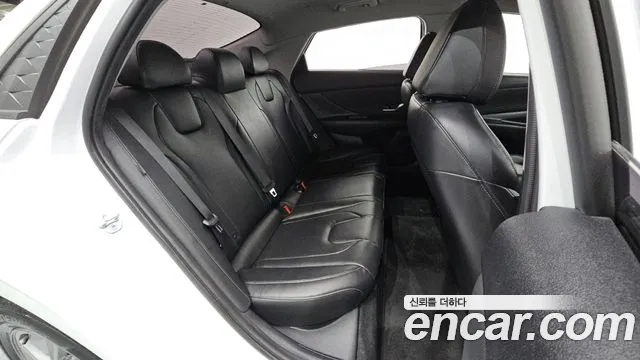 Hyundai Avante CN7 — Фото автомобиля 11