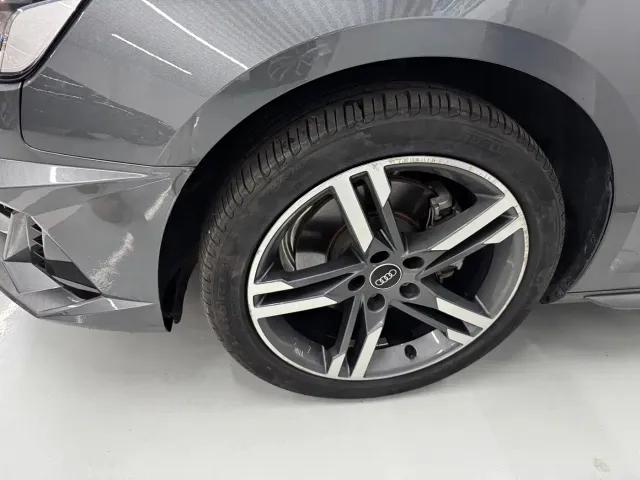 Audi A4L — Фото автомобиля 16