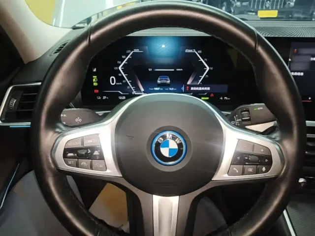 BMW i3 — Фото автомобиля 10
