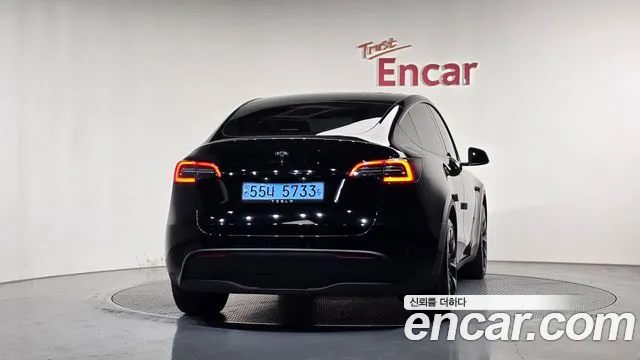Tesla Model Y — Фото автомобиля 4