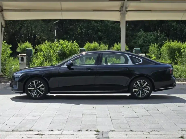 Volvo S90 — Фото автомобиля 3