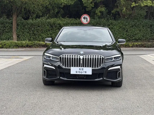 Фотография автомобиля — BMW 7 Series
