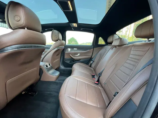 Mercedes-Benz E-Class — Фото автомобиля 5