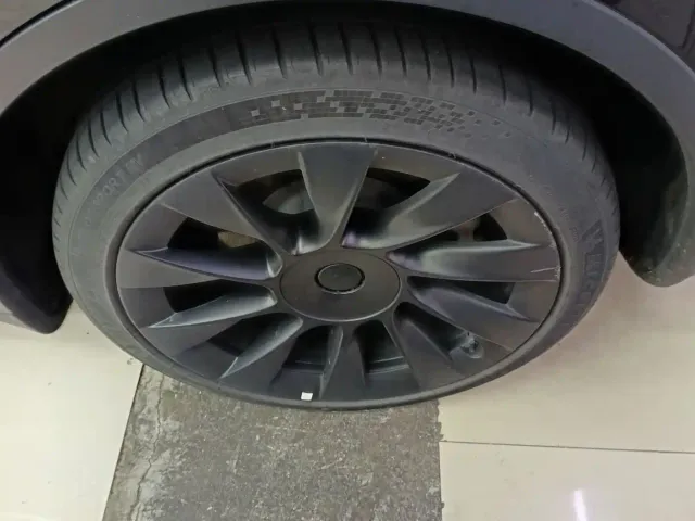Tesla Model Y — Фото автомобиля 3