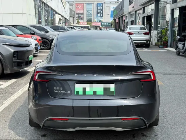 Tesla Model 3 — Фото автомобиля 9