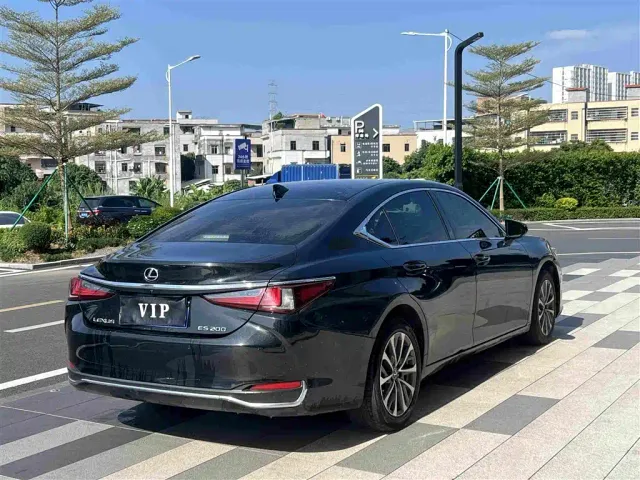 Lexus ES — Фото автомобиля 10