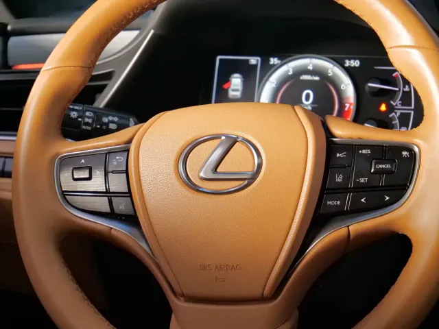 Lexus ES — Фото автомобиля 14