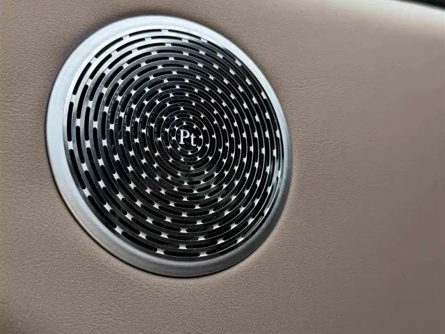 Li Auto L8 — Фото автомобиля 9
