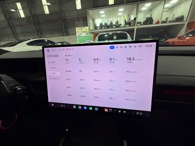 Xiaomi SU7 — Фото автомобиля 7