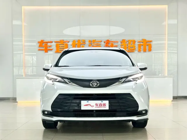 Toyota Sienna — Фото автомобиля 3
