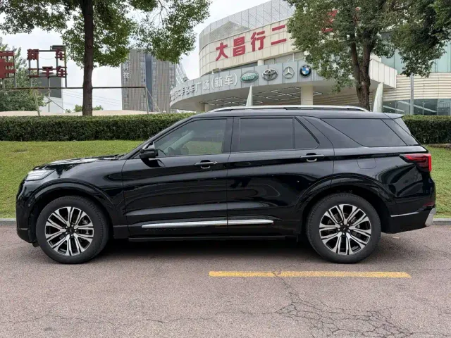 Ford Explorer — Фото автомобиля 3