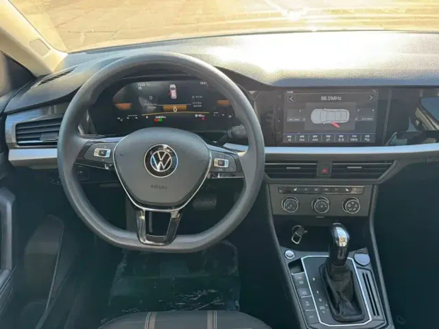 Volkswagen Lavida — Фото автомобиля 8