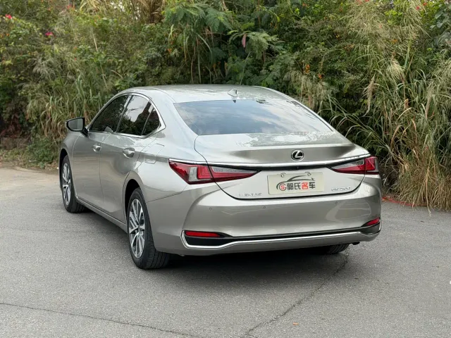 Lexus ES — Фото автомобиля 6