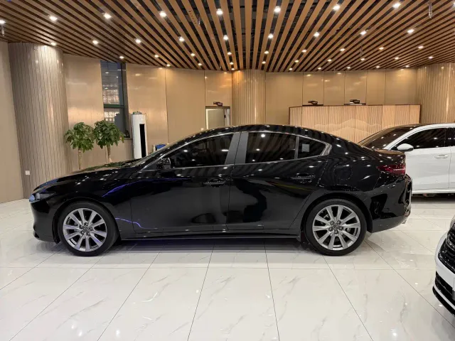 Mazda Axela — Фото автомобиля 3