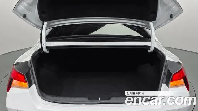 Hyundai AVANTE Avante (CN7) — Фото автомобиля 15