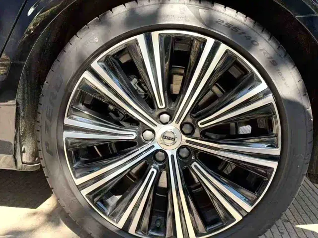 Volvo S90 — Фото автомобиля 9