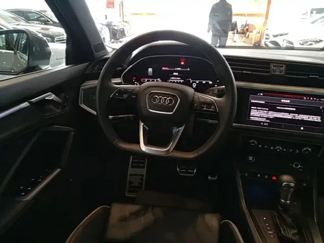 Audi Q3 — Фото автомобиля 10