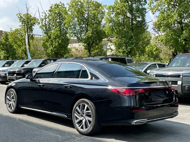 Mercedes-Benz E-Class — Фото автомобиля 18