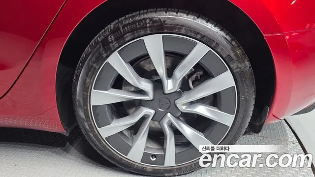 Tesla Model 3 — Фото автомобиля 21