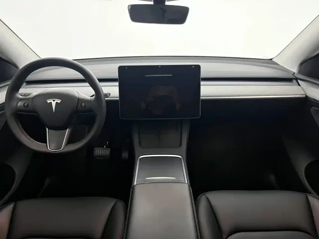 Tesla Model Y — Фото автомобиля 15