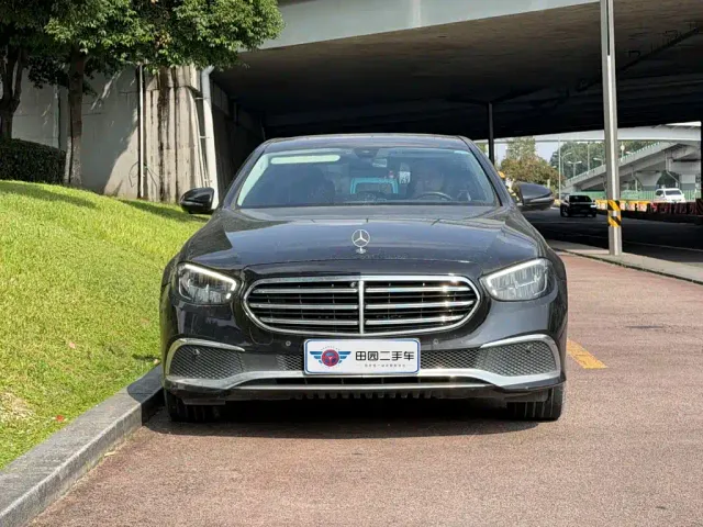 Mercedes-Benz E-Class — Фото автомобиля 2
