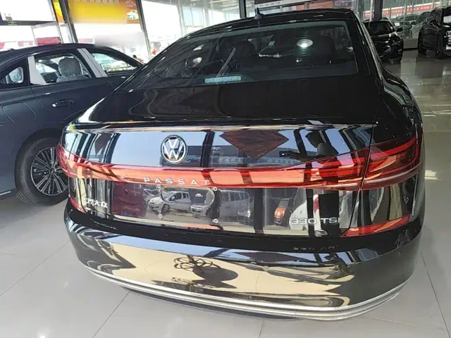 Volkswagen Passat — Фото автомобиля 5