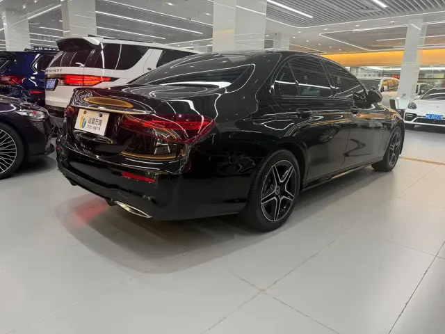 Mercedes-Benz E-Class — Фото автомобиля 23