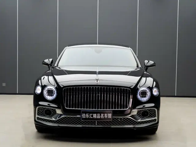 Bentley Flying Spur — Фото автомобиля 3