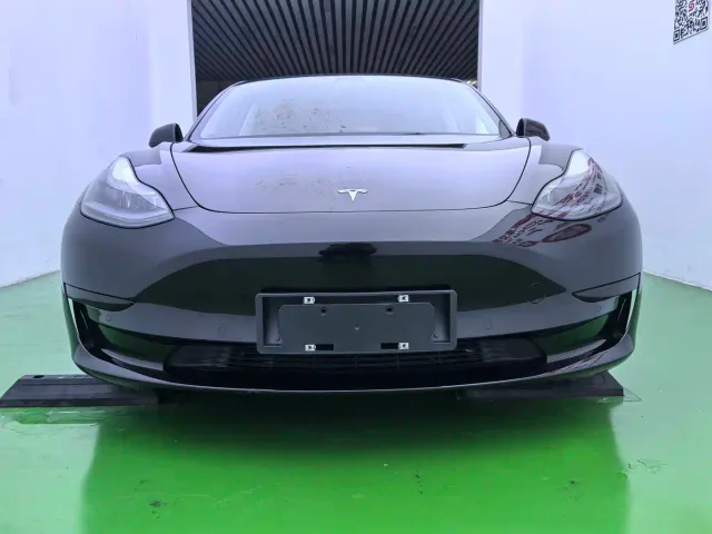 Tesla Model 3 — Фото автомобиля 2