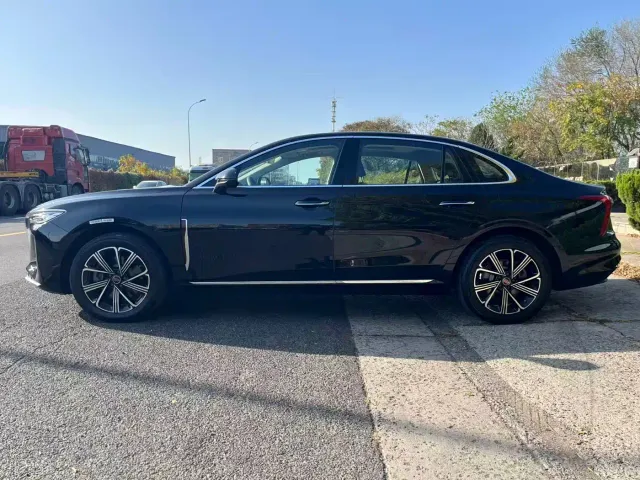 Hongqi H5 PHEV — Фото автомобиля 10