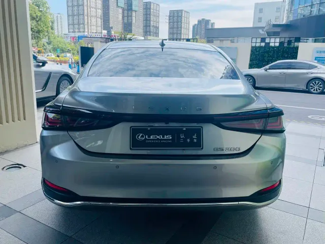 Lexus ES — Фото автомобиля 7