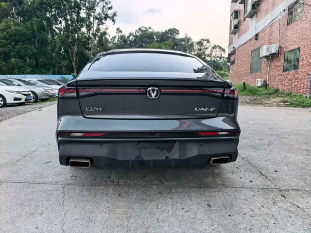 Changan UNI-V — Фото автомобиля 18