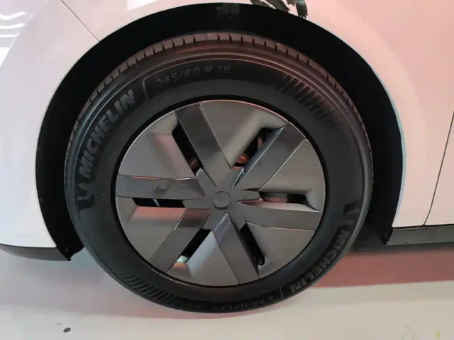 Li Auto MEGA — Фото автомобиля 22