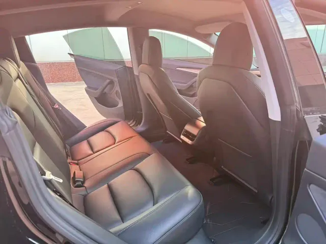 Tesla Model 3 — Фото автомобиля 8