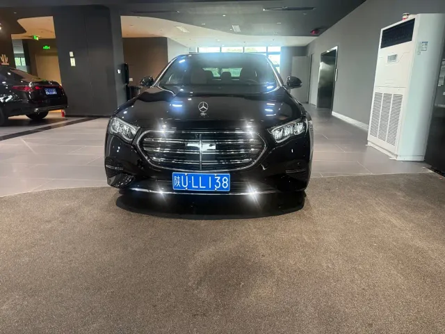 Фотография автомобиля — Mercedes-Benz E-Class