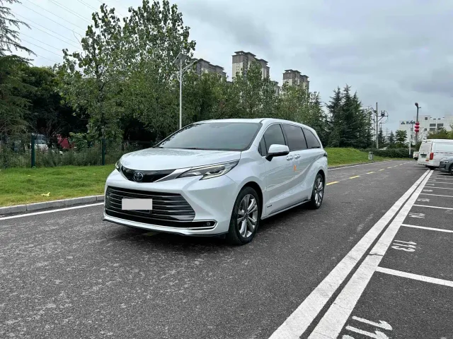 Фотография автомобиля — Toyota Sienna