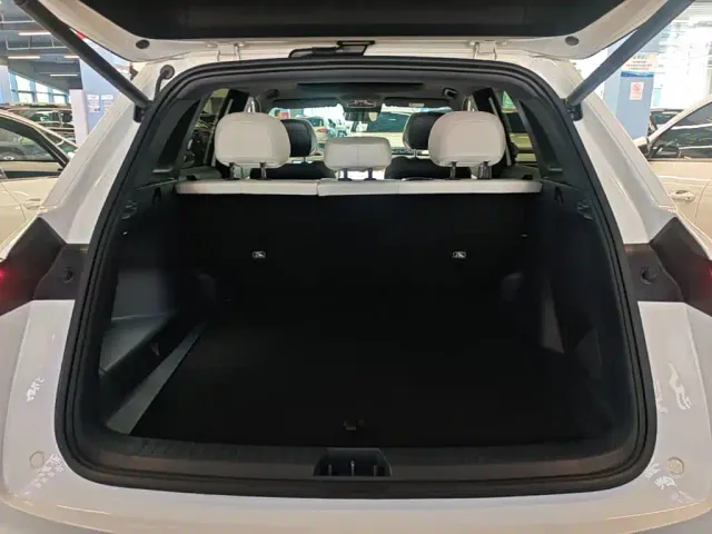 Geely Galaxy Starship 7 EM-i — Фото автомобиля 18