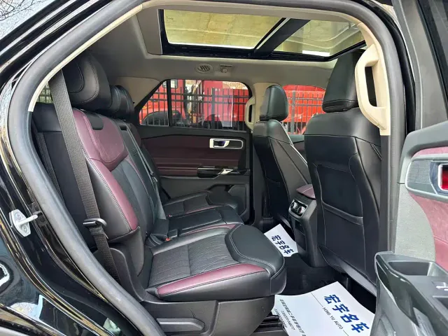 Ford Explorer — Фото автомобиля 23