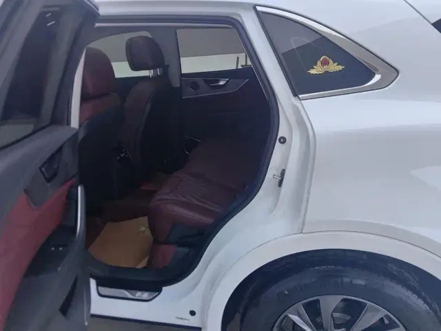 Hongqi HS5 — Фото автомобиля 11