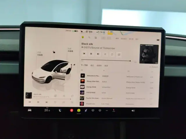 Tesla Model 3 — Фото автомобиля 13
