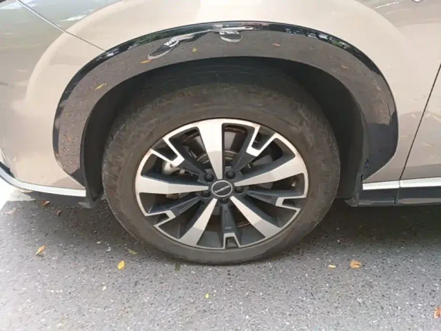 Roewe D5X DMH — Фото автомобиля 22