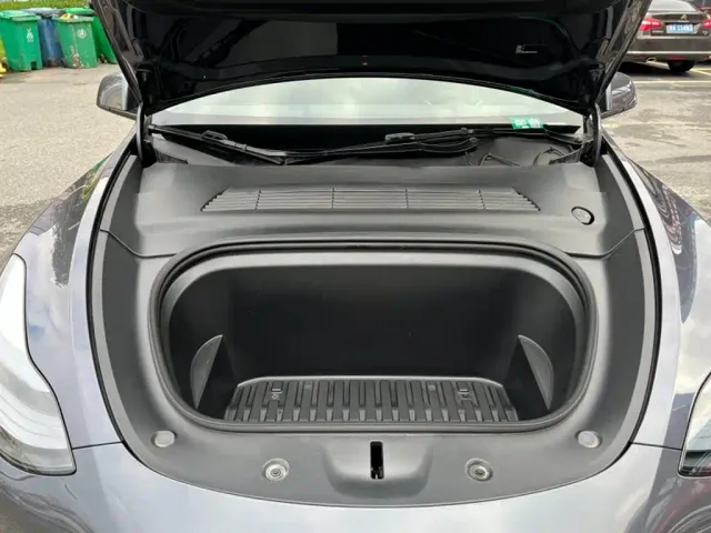 Tesla Model Y — Фото автомобиля 8