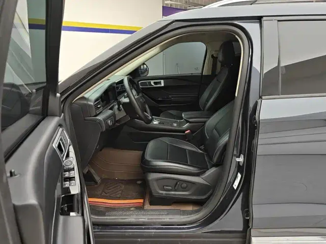 Ford Explorer — Фото автомобиля 9