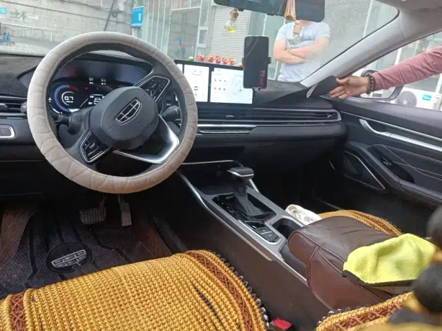 Geely Emgrand — Фото автомобиля 12