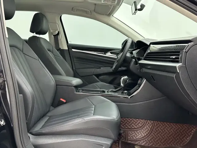 Volkswagen Passat — Фото автомобиля 9