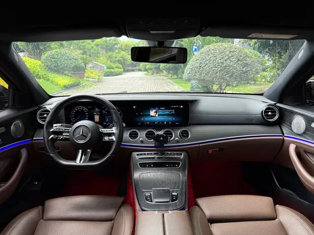 Mercedes-Benz E-Class — Фото автомобиля 3