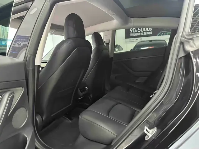 Tesla Model 3 — Фото автомобиля 5